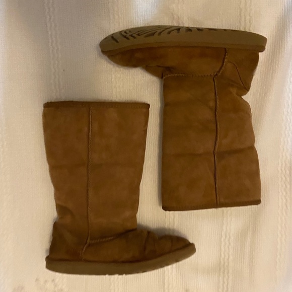 TALL CHESTNUT UGG BOOTS - Picture 2 of 2